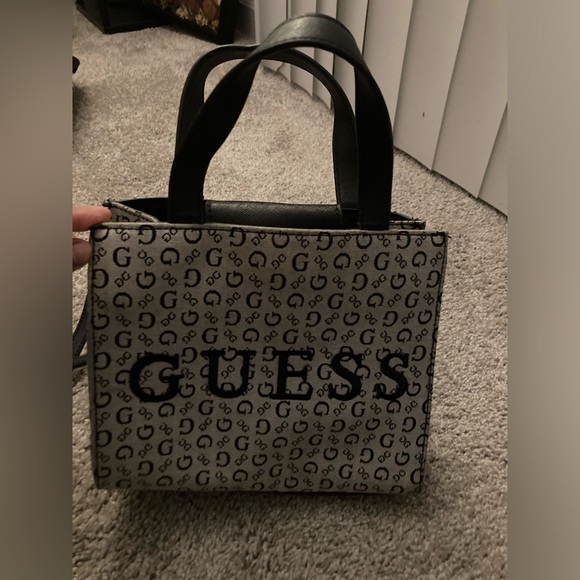 Guess bag - Picture 1 of 2